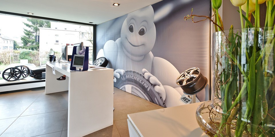 Uccle Location Header